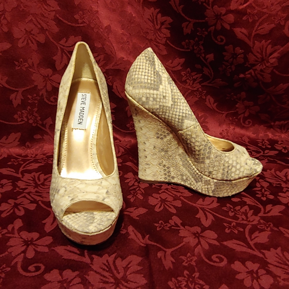 Steve Madden Zebbi wedge heels
